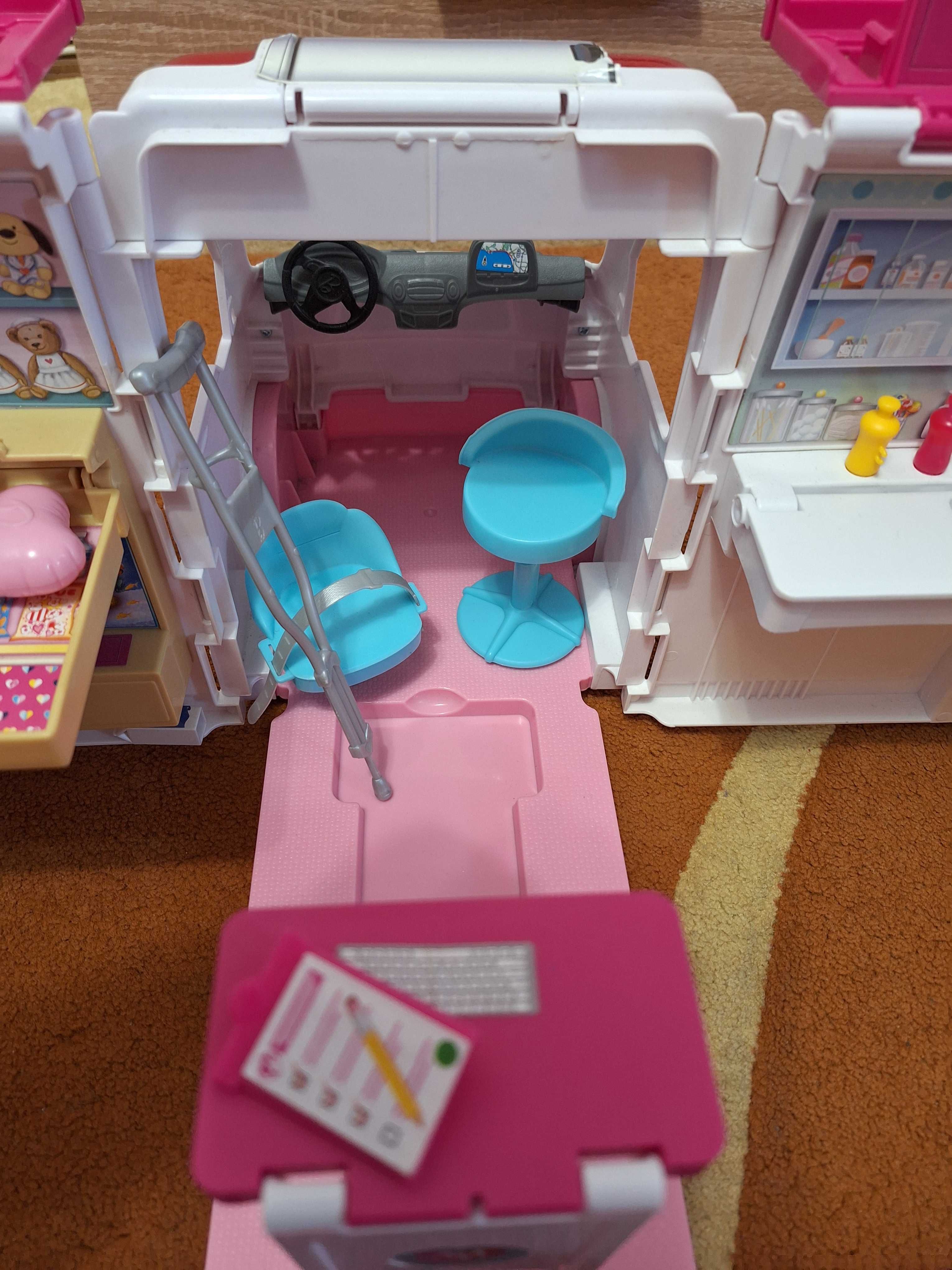 Ambulanta Barbie si set de machiaj Barbie Extra