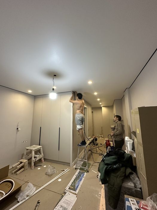 Натяжные Потолки Световые Линии На Потолке В Коридоре Цена Потолок