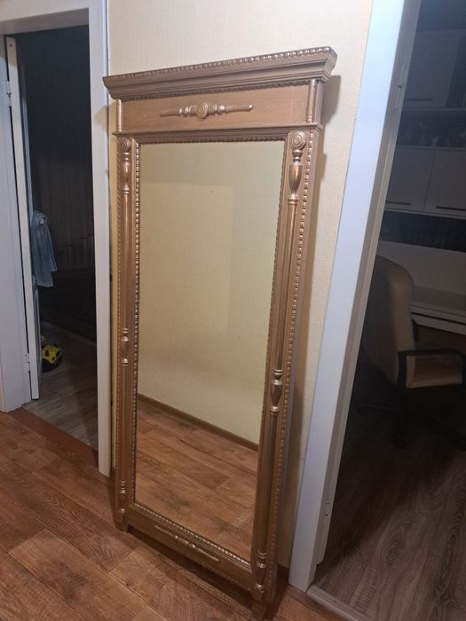 Продам рамное зеркало