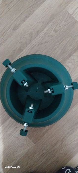 Suport pentru brad cu rezervor apa