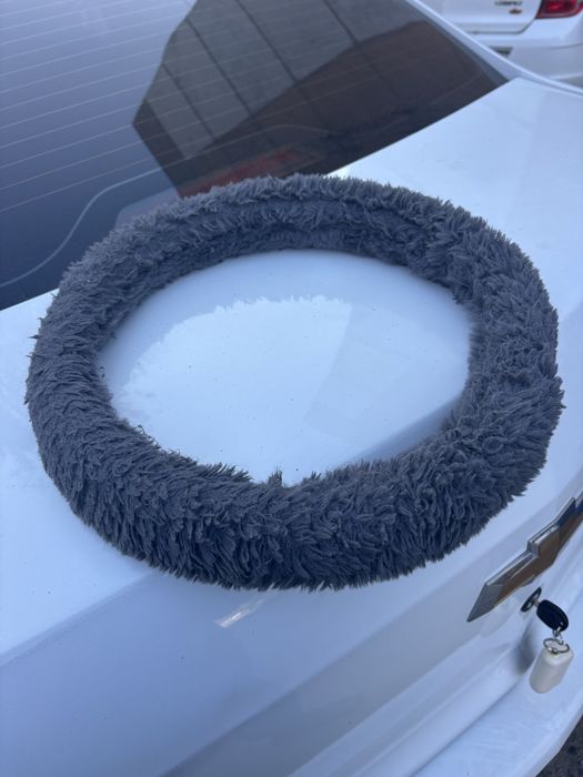 меховая накладка на руль серая