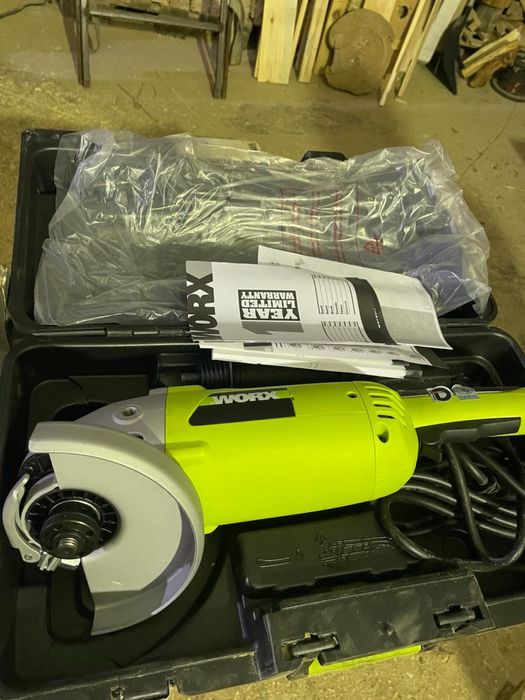 Профессиональная болгарка / угловая шлефмашина 180мм WORX WU 735.1