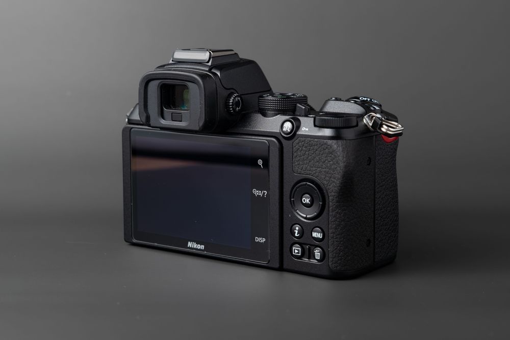 Nikon Z50 + 3 обектива + аксесоари