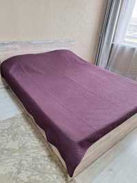 Кровать в хорошем состоянии с матрасом 160 см