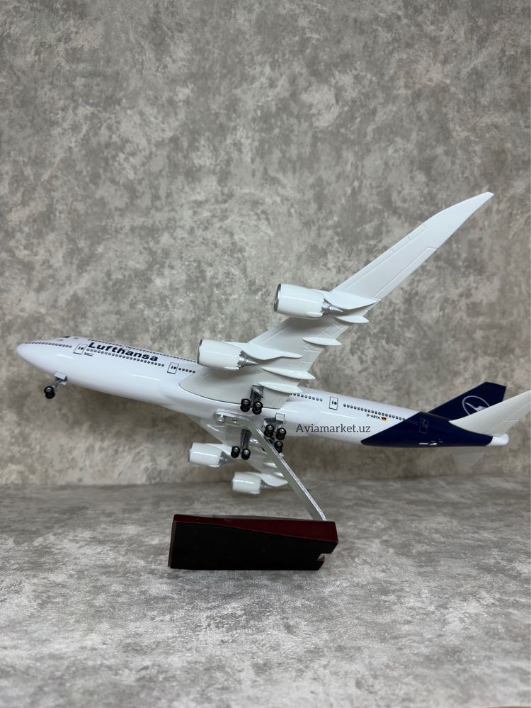 Самолет модель (BOEING-747-LUFTHANSA) с Led подсветкой