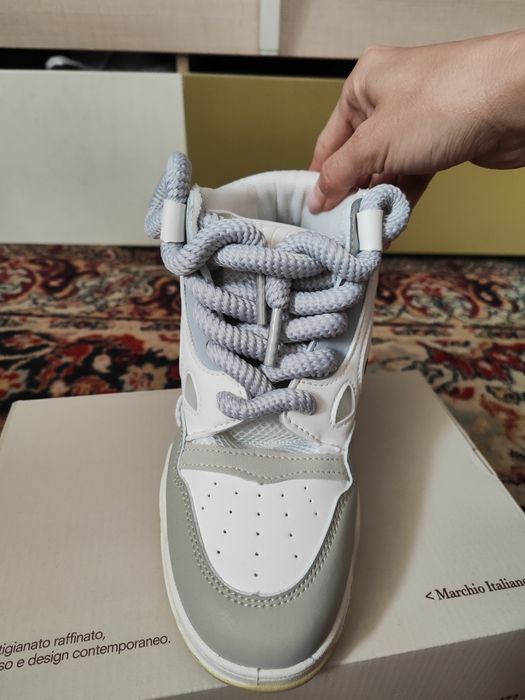 Кроссовки осенние, высокие