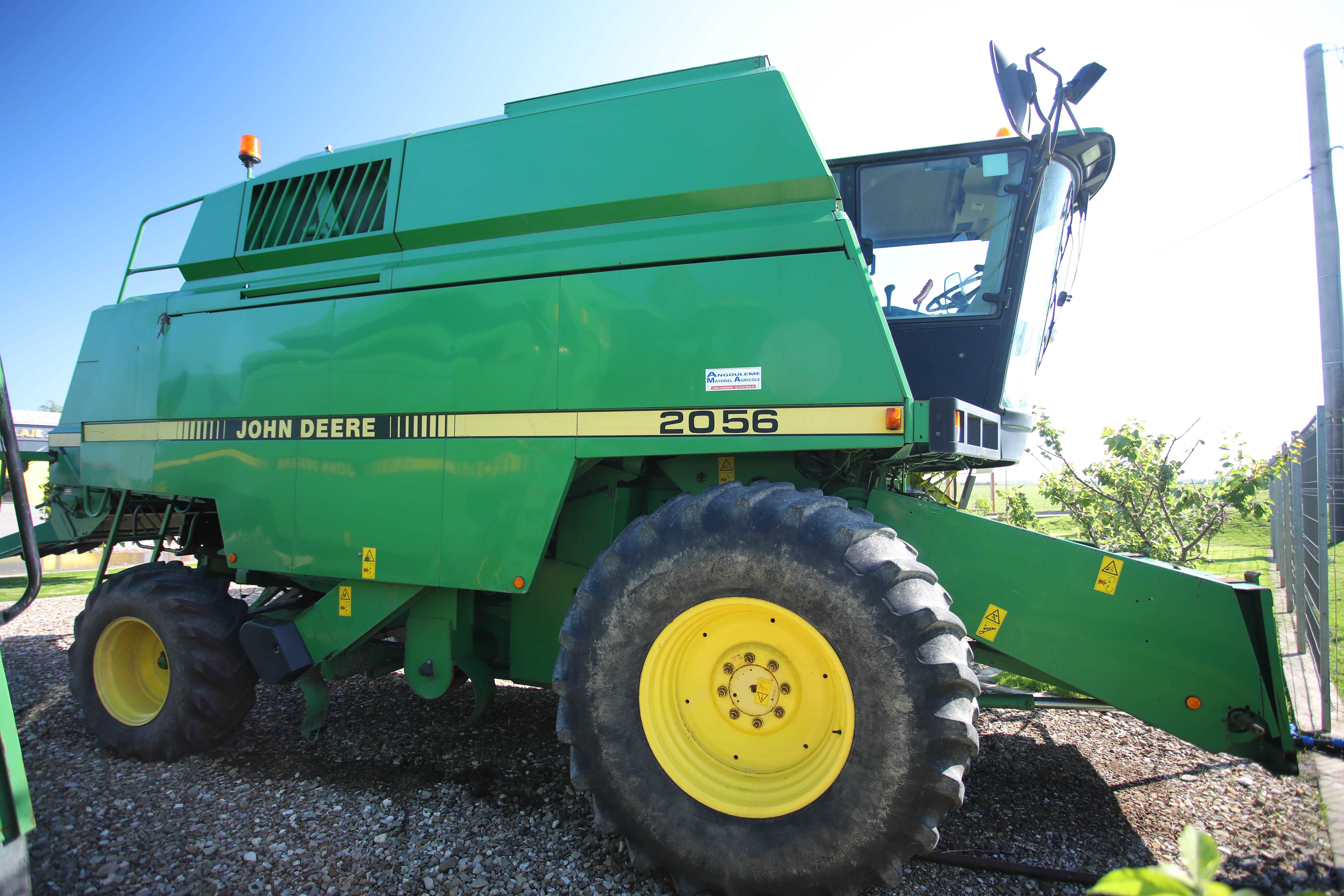 Combina John Deere 2056