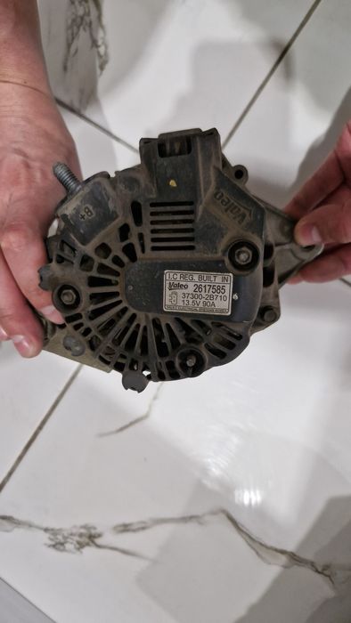 Продам генератор на KIA ceed