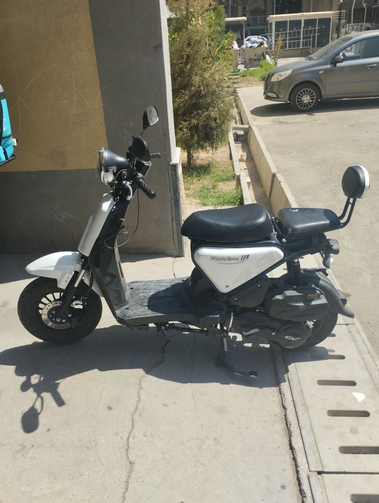 Miniclove skuteri GST motor