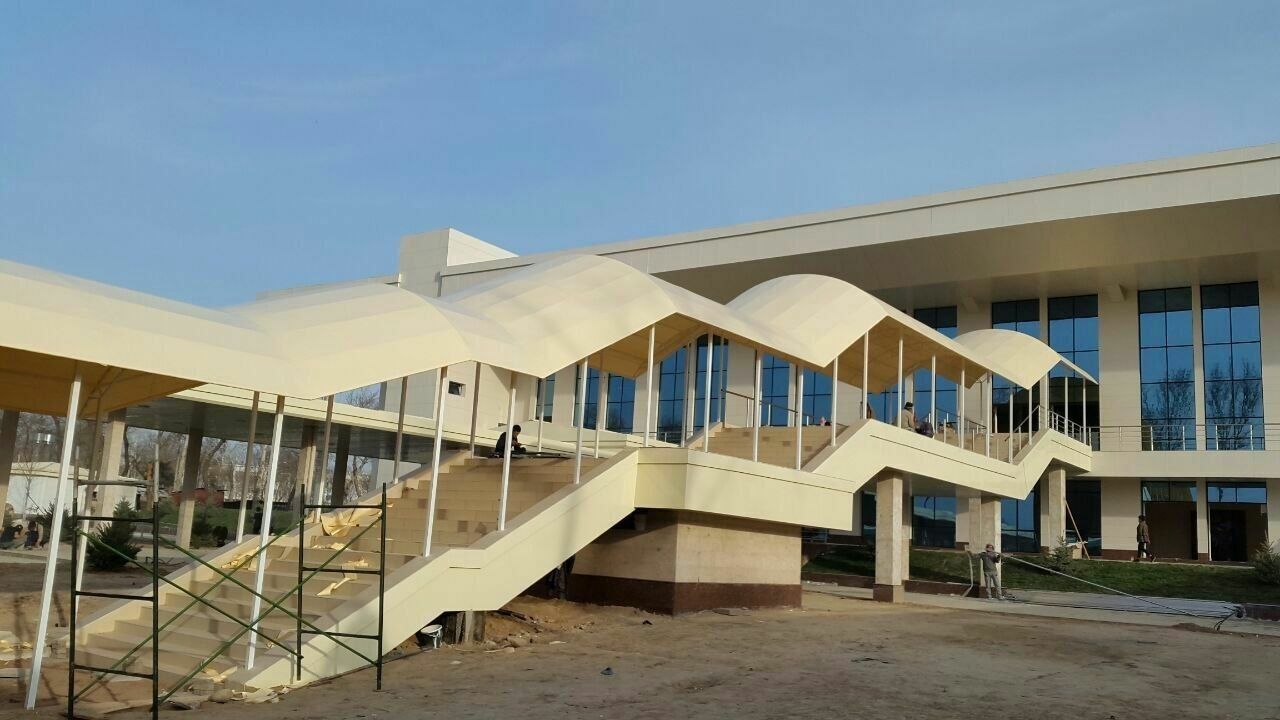 Baner tent ustanovka