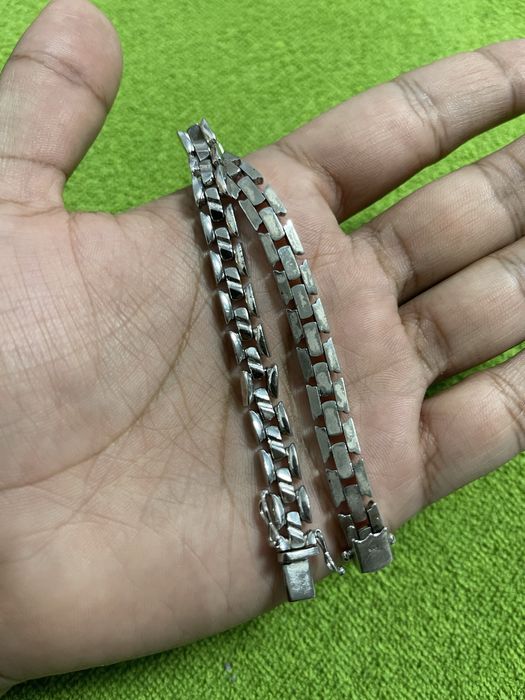 Продавам Сребърна Дамска Гривна 12.11гр