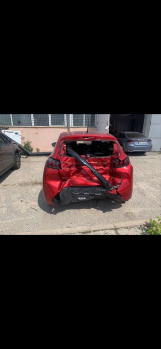 Peugeot 208 2022 1.2 benzina avariat