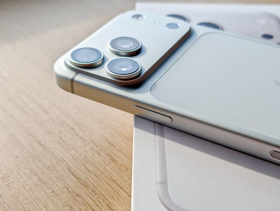 iPhone 17 Pro // 512GB // Silver //  Garanție 12 Luni  ~  1100 € Mureș