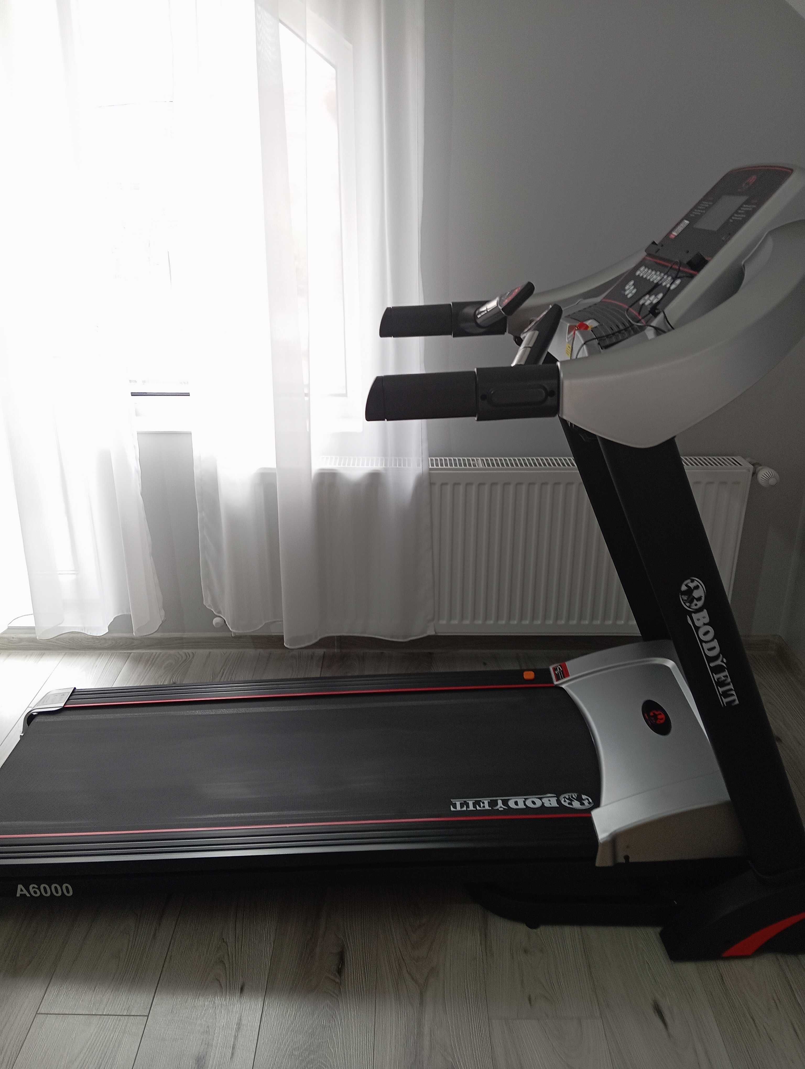 Banda de alergat BodyFit A6000 - folosita doar o luna, de cateva ori