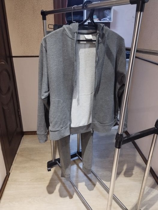 Продается серая женская двойка.