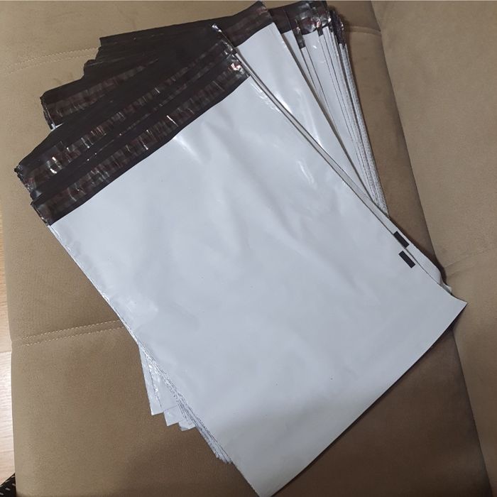 Pungi curierat 320×400 mm plus 50 mm clapeta, 60 my - 100 bucati