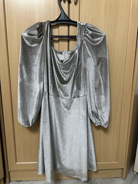 Продам вечерние платья за 8000