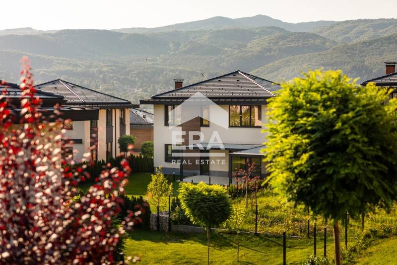 Продава се Къща в с. Владая, Област София-град - 198 кв.м за 2516 €/кв.м - Снимка #11