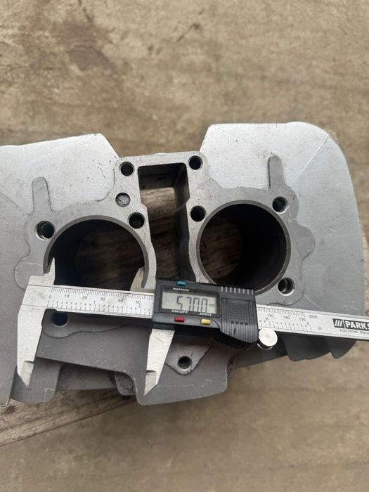 Vând Set motor SMC BAROSSA 250
