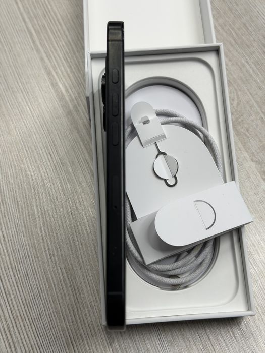 Vand iPhone 16 pro 256Gb