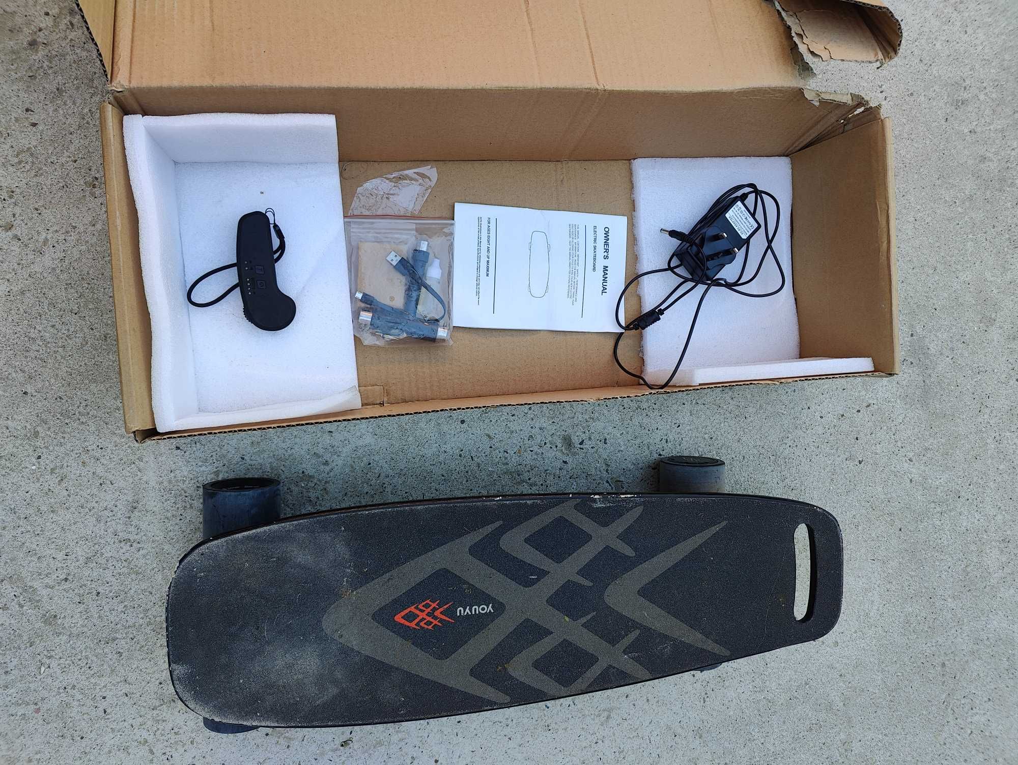 Skateboard electric cu telecomanda