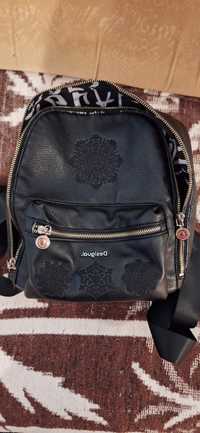 Rucsac desigual.