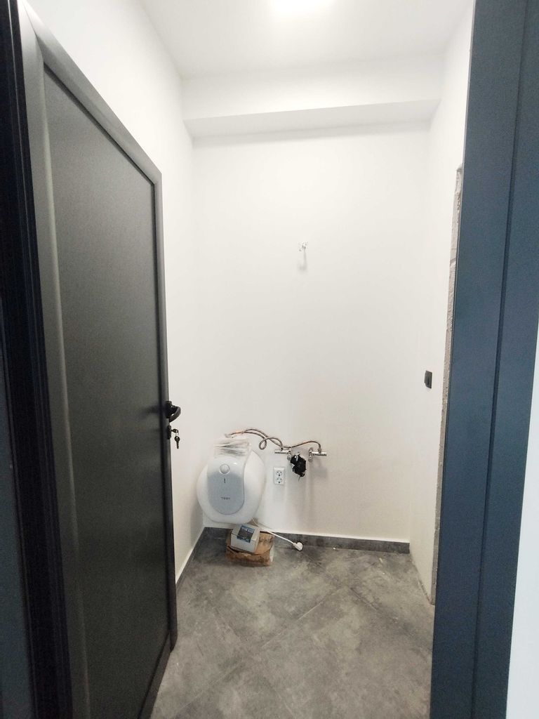 Дава се под наем Офис в Перник, Изток - 25 кв.м за 229.5 € - Снимка #4