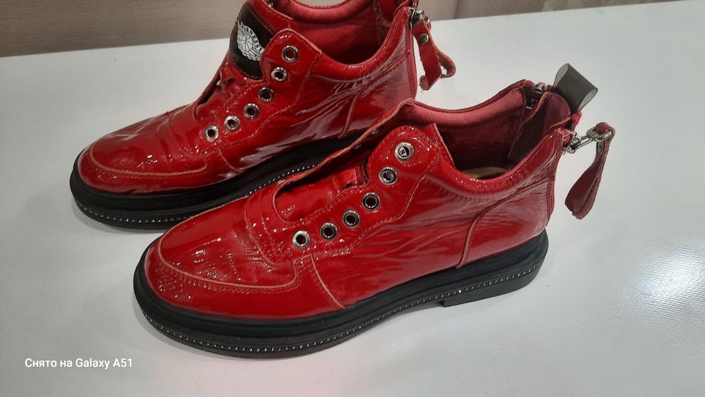 Отдаю за 2  Казахстанских шоколадки.