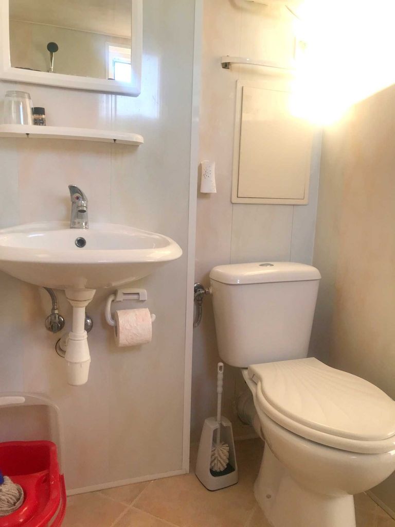 Дава се под наем Двустаен апартамент в София, Лозенец - 40 кв.м за 400 € - Снимка #7