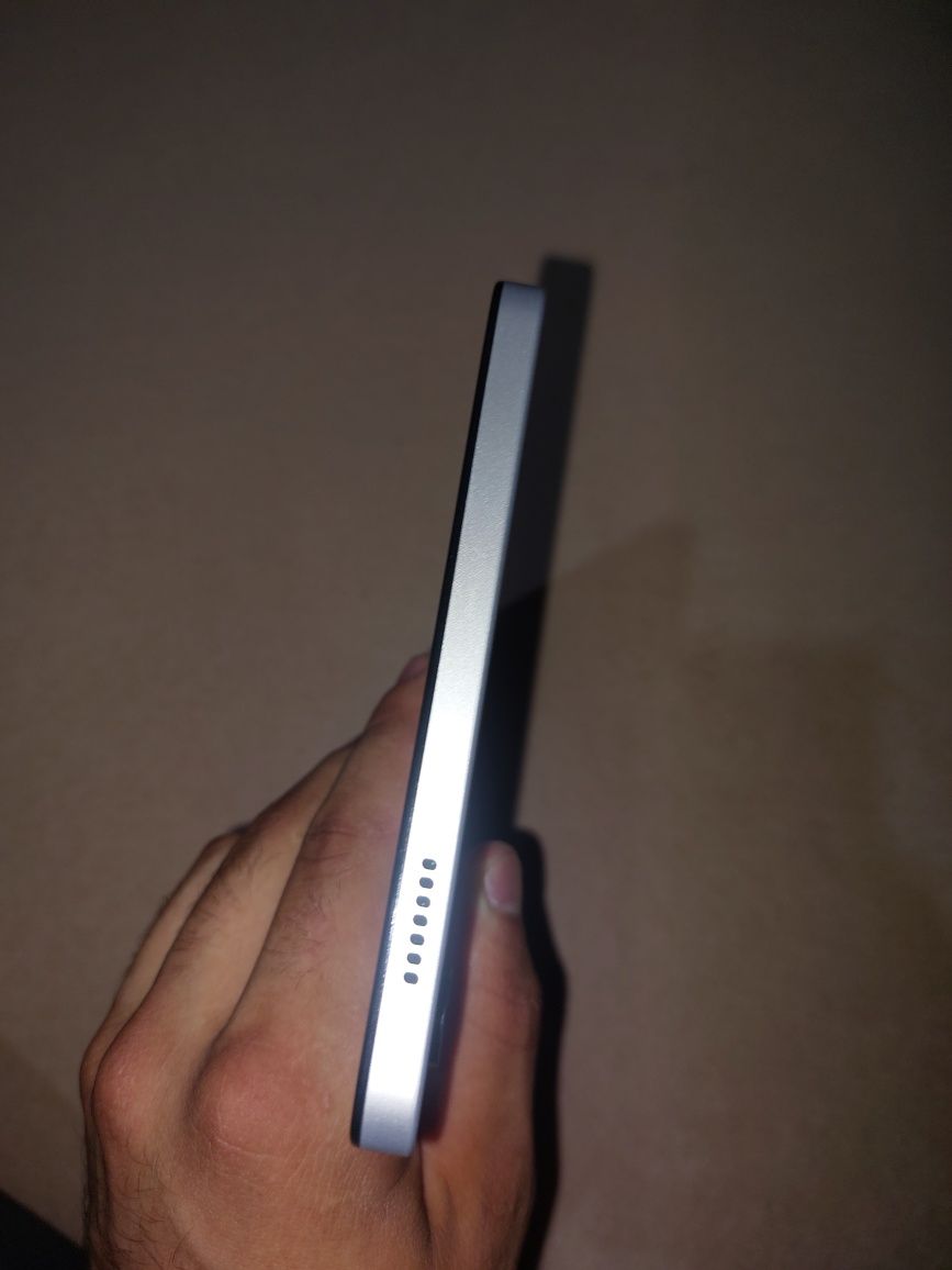 Samsung tab a9 ideal masla 1 oy ham ishlatilmagan hamma joyi radnoy .