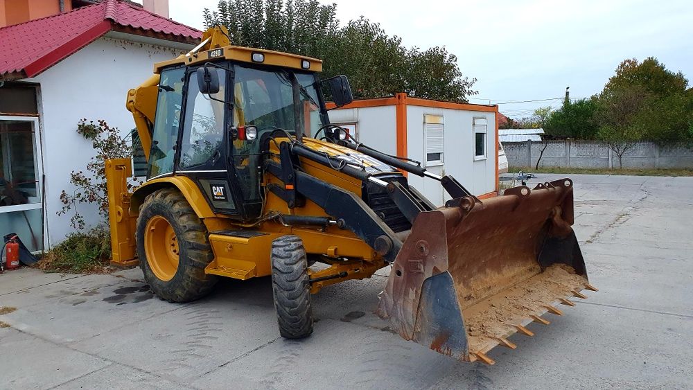 Buldoexcavator Caterpillar