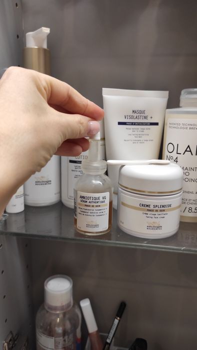 Продавам хидратиращ серум Amniotique biologique recherche