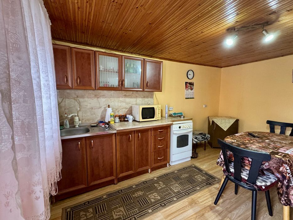 Самостоятелна Къща с Гараж до Очна Клиника “Тасков” , гр. Търговище