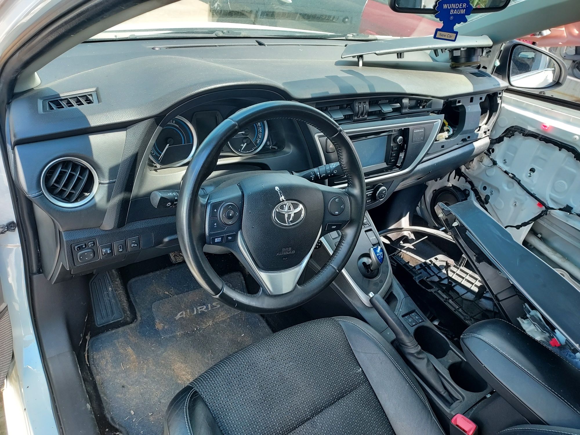 Dezmembrez Toyota Auris 2014 1.8 hybrid