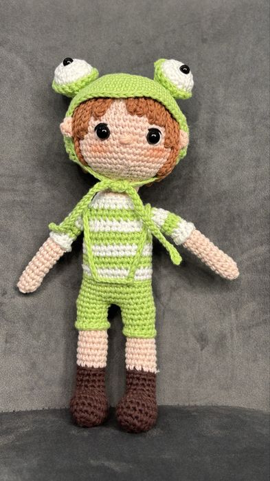 Плетена играчка Арти с жабешката шапка