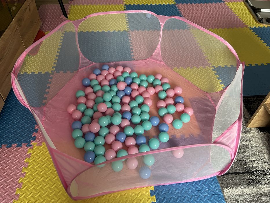 Детски басейн с топки
