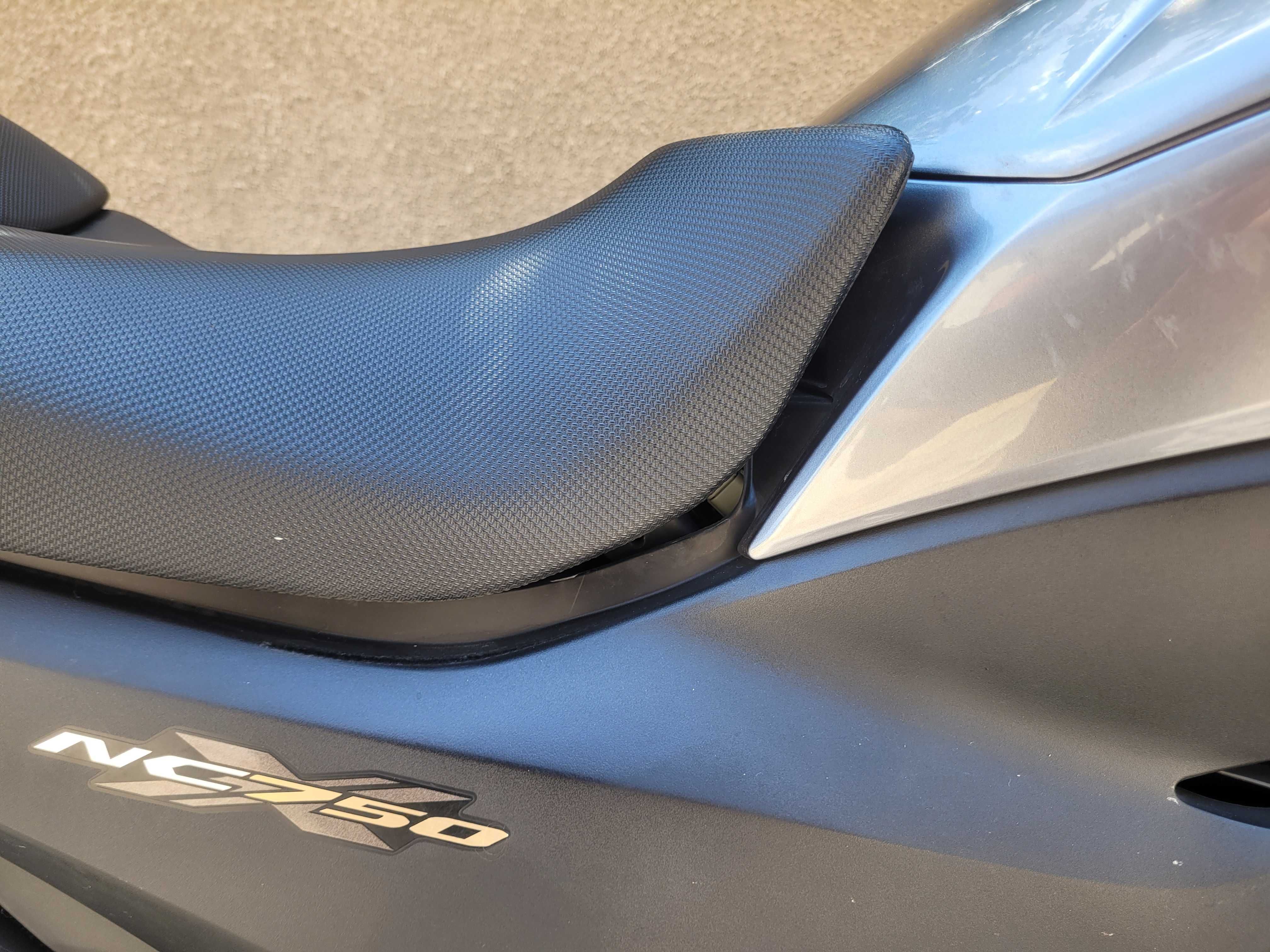 Повдигач за седалка - Honda NC700x Nc750X