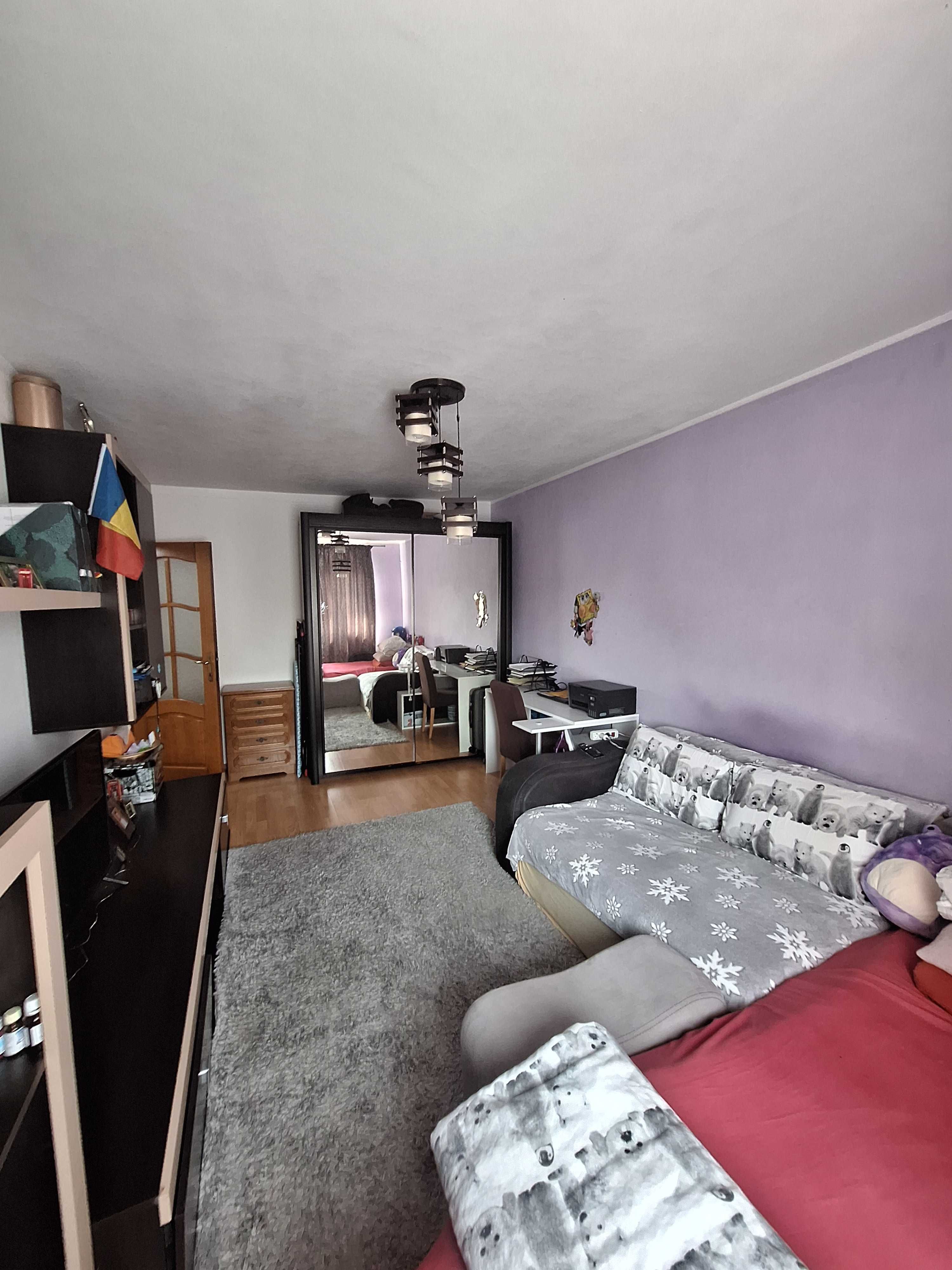 Apartament cu 2 camere partial mobilat