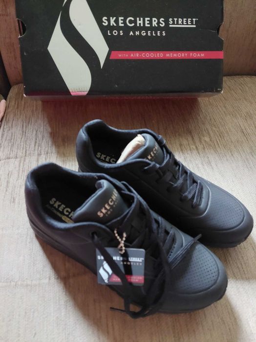 Маратонки Skechers Uno Soa