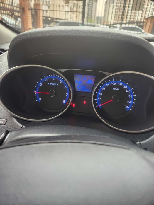 Продается HUNDAI TUCSON 3я позиция