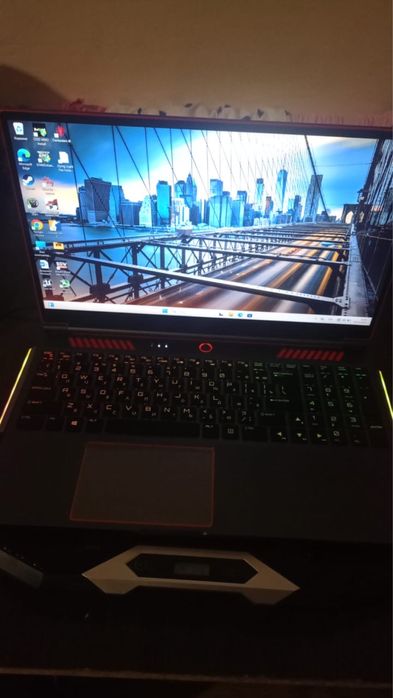 Продам ноутбук почти новый пользовались немного срочно продаем