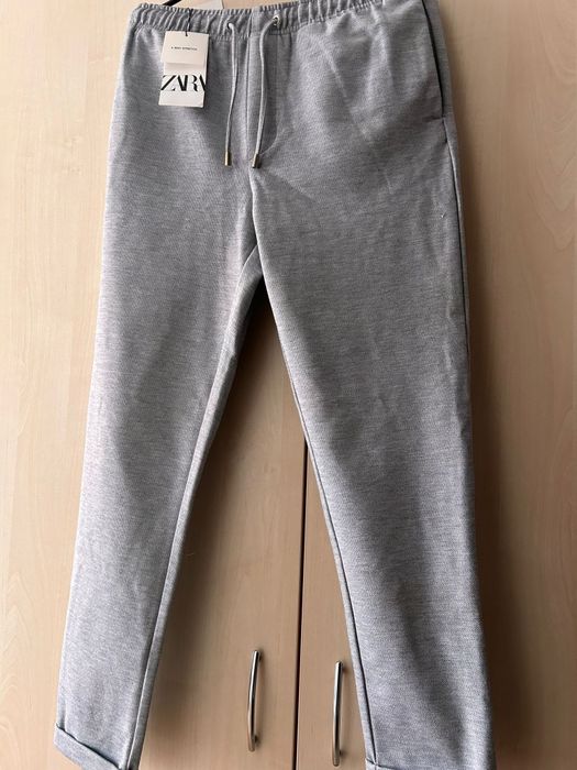 Pantaloni eleganți zara
