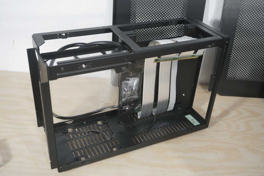 ITX SFX SFF Кутия Lian Li Dan A4 v2 - PCIe 3.0 riser / вкл ДДС