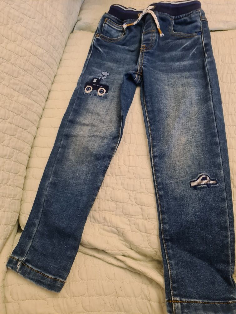 Продам джинсы NEXT 3-4  года