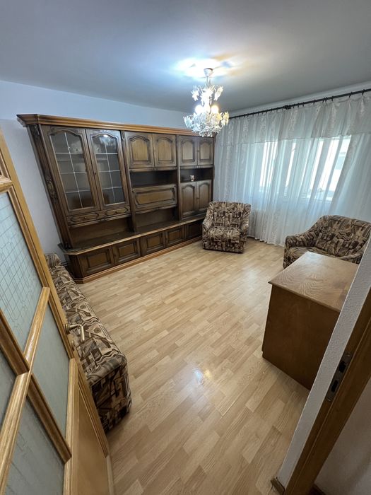 Apartament spațios de 4 camere de închiriat