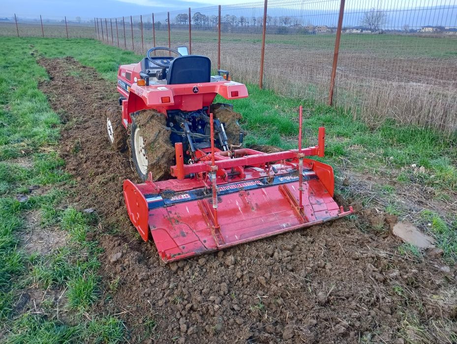 Tractor/tractoras  japonez cu freza