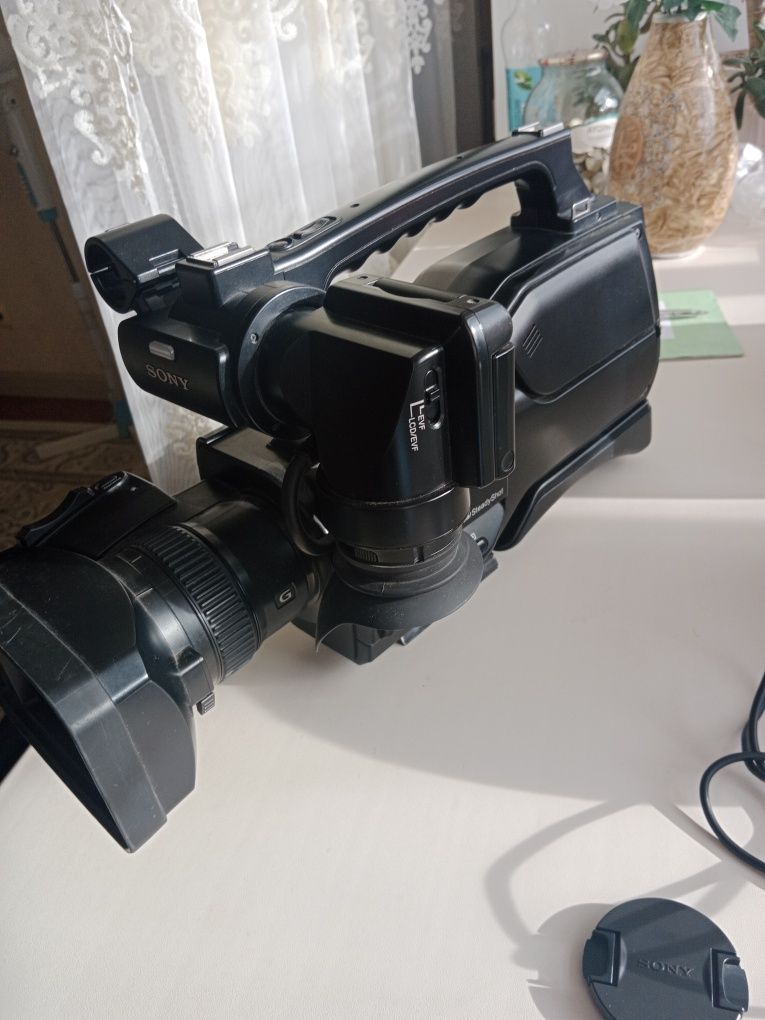 Видеокамера sony HXR-MC 1500P, микрофон и стойка
Камк