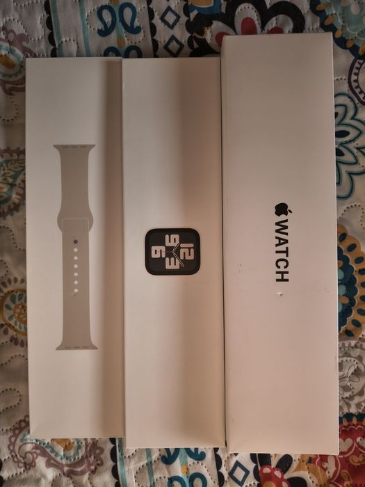 Ceas Smartwatch Apple Watch SE2 ca nou nepurtat la cutie plus curele