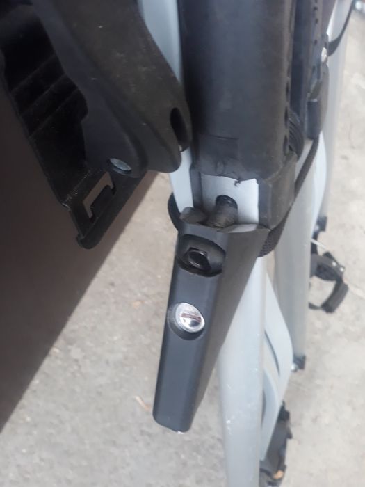 Suporti pzr transportul bicicletelor pe autoturism .