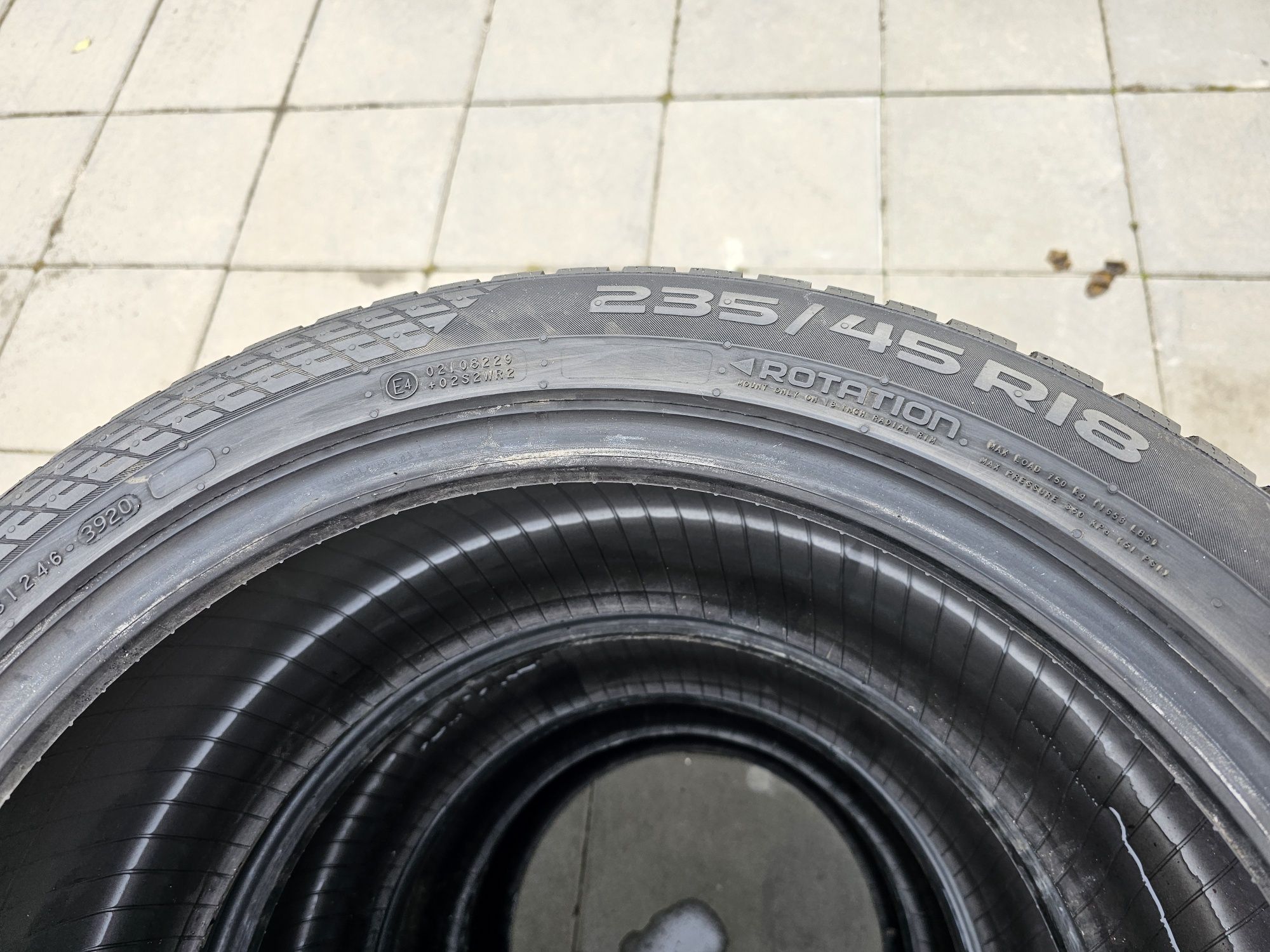 Nokian 235 45 R18 XL